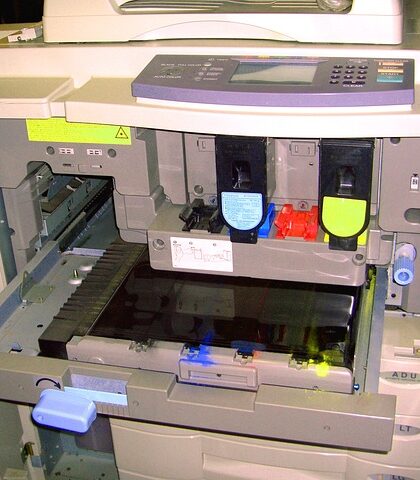 Dlaczego warto kupić urządzenie drukujące laserowe? Przekonaj się