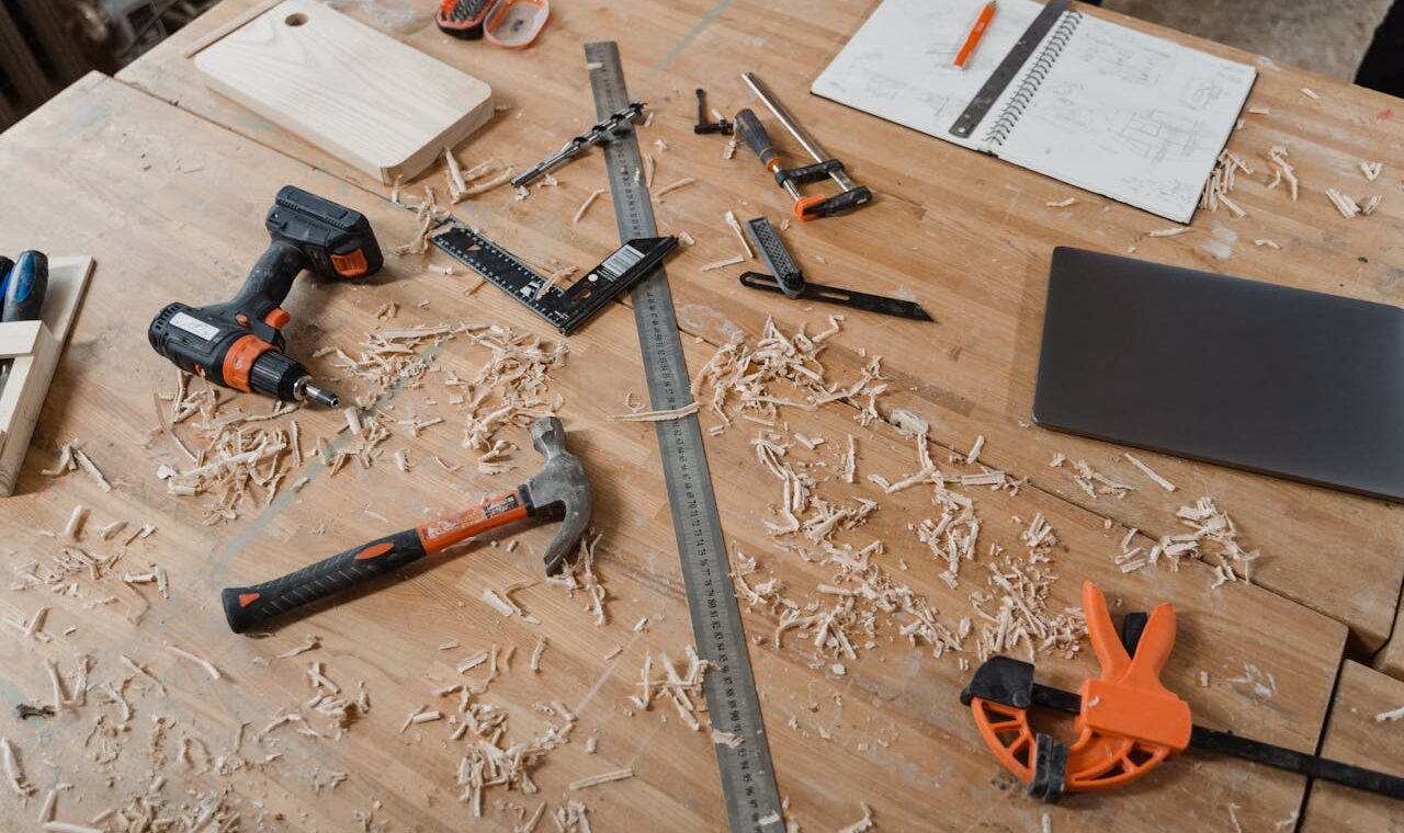 Akcesoria do kosy spalinowej – sposób na większą funkcjonalność sprzętu